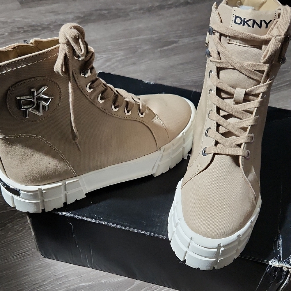 DKNY Tan Lace Up Boots 9.5